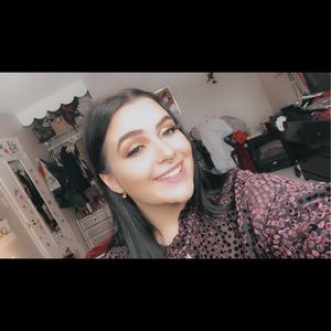 Meet your Posher, Crystal